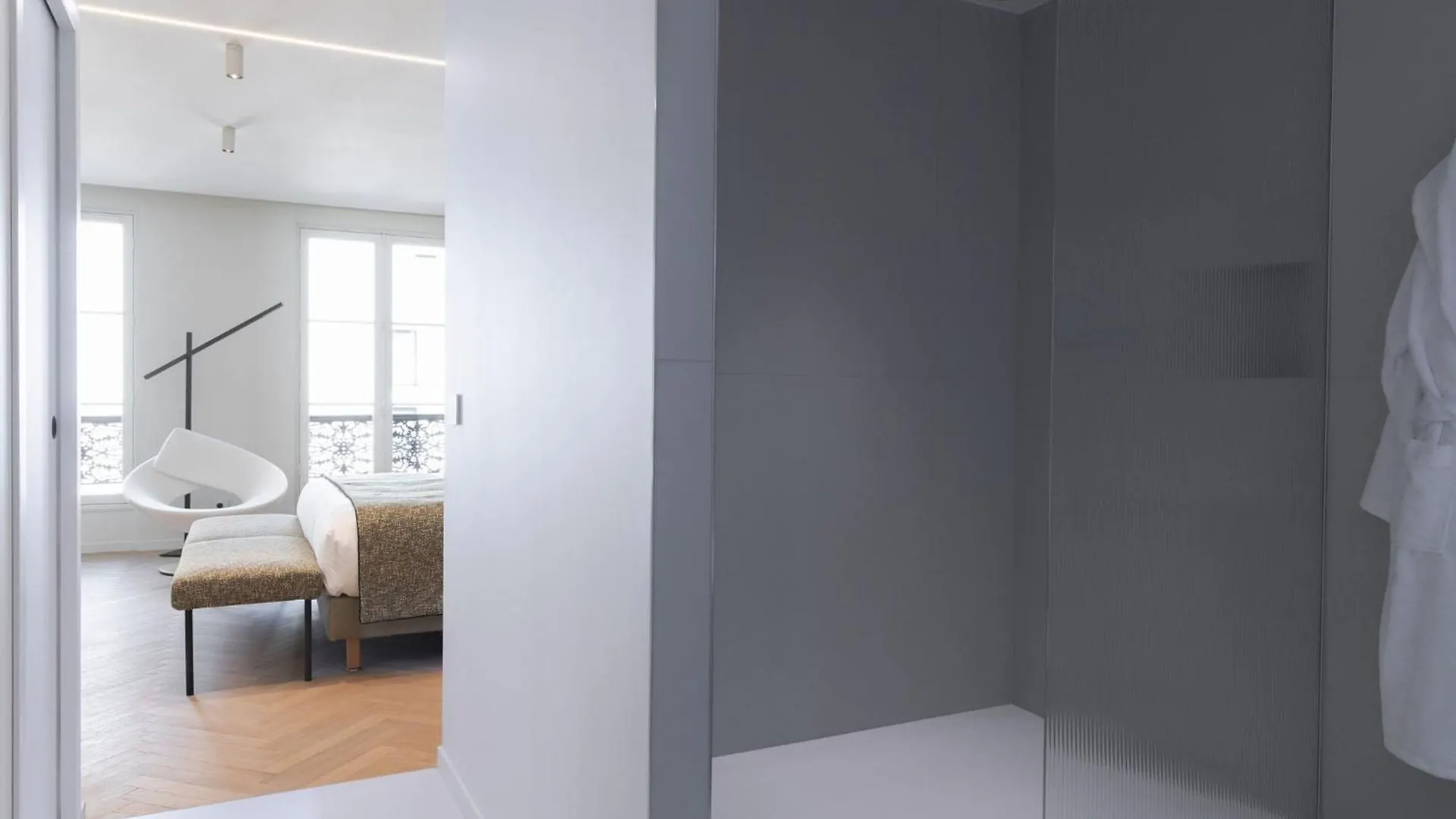 1.75 Paris La Source Hotel