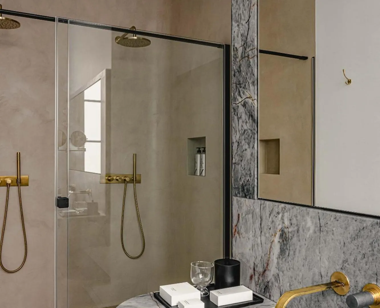 *****  Hotel 1.75 Paris La Source Frankreich